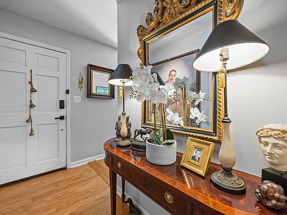 5th image of 525 Merrie Rd