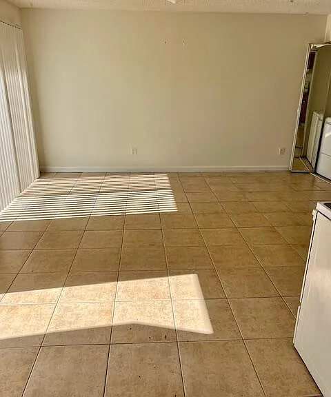 641 Executive Center Dr #P104 — Photo 5
