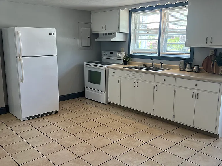 28 Salmon Dr #B — Photo 1