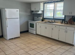 28 Salmon Dr #B, Moosup, CT 06354