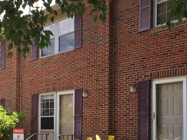 102 Friar Ln, Carrboro, NC 27510