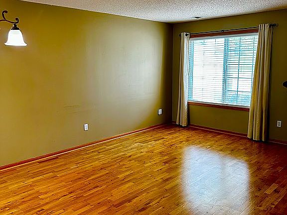 4th image of 630 Mariner Way