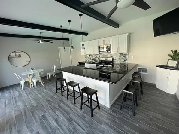 Monterey Villa Apartments