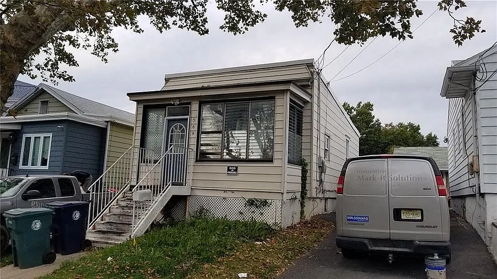 568 Brace Ave photo 1