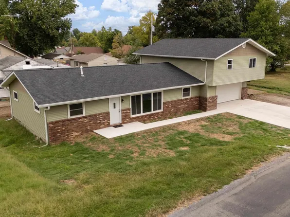 1016 S 13th St, Herrin, IL 62948