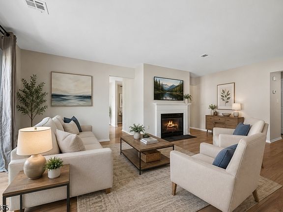 4th image of 2902 Hemlock Pl
