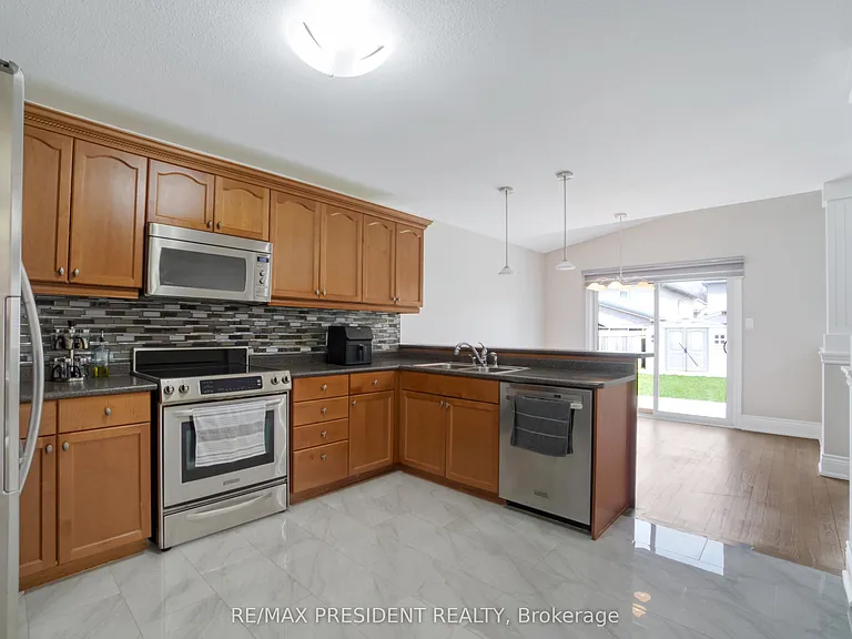1565 Mickleborough Ct — Photo 14