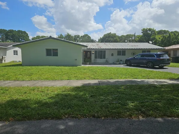 14371 Lake Crescent Pl, Miami Lakes, FL 33014