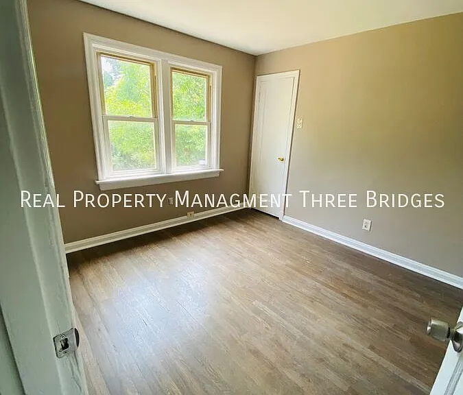 60 Mayme Dr — Photo 3