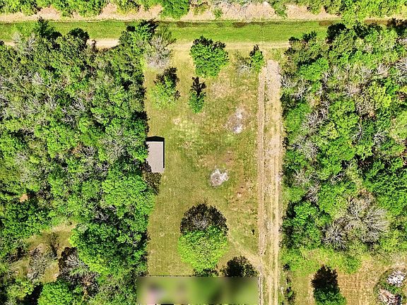 3rd image of 410 Jones Rd