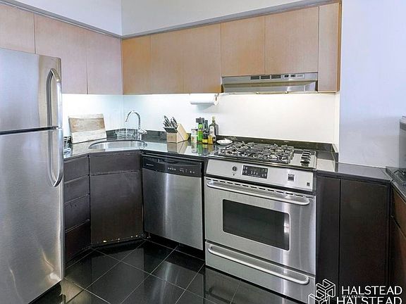 5th image of 14 E 4th St Rm 812