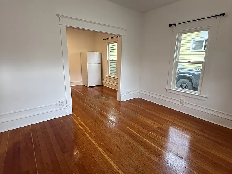 308 E Callender St — Photo 11