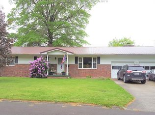 616 Fitzhugh St, Ravenswood, WV