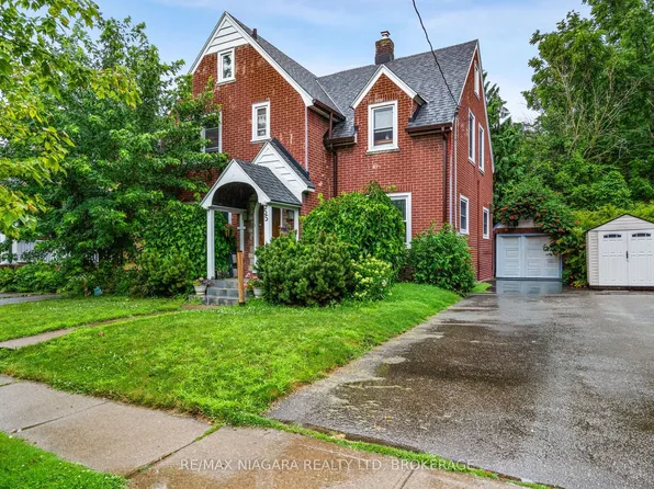 55 Maple St, Saint Catharines, ON L2R 2A8