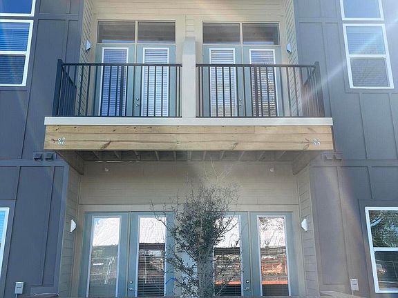 5th image of 911 S 2nd St #206