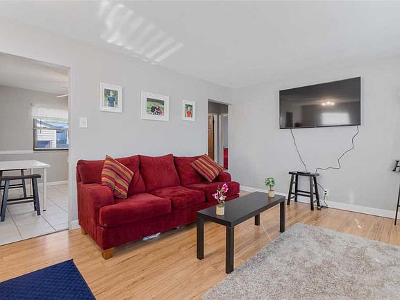 3rd image of 3812 Carondelet Blvd