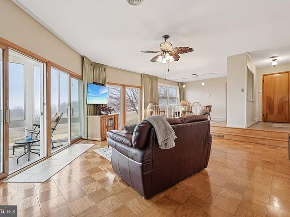 5th image of 901 Look About Rd