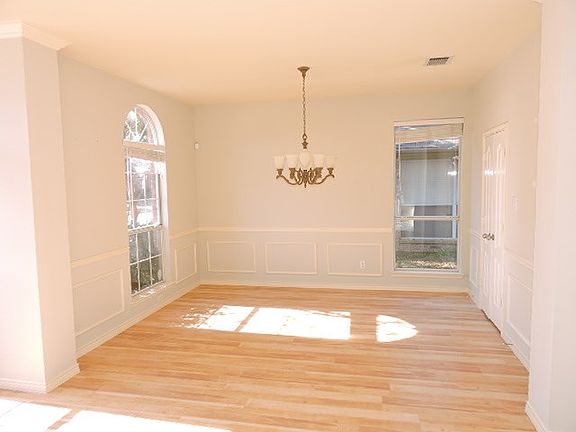 4th image of 4204 Primrose Dr