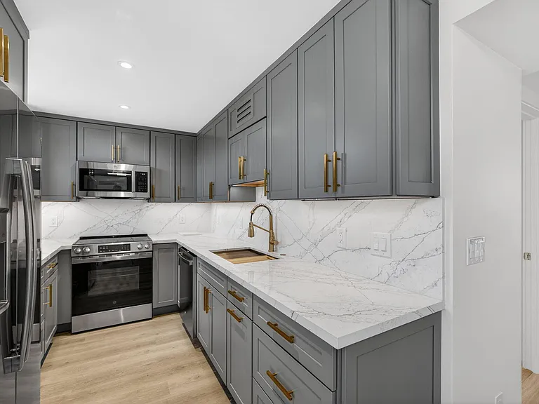 136 Lakeshore Dr — Photo 17