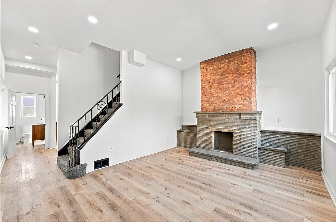 3 bed, 1.5 bath, 1524 sqft, $3,500 — Photo 2