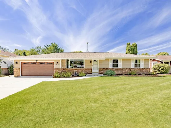 2221 North Sumac Drive, Janesville, WI 53545