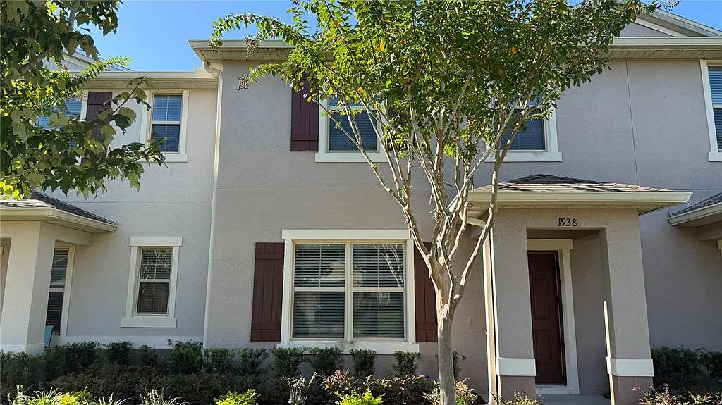 3 bed, 2.5 bath, 1672 sqft, $2,295 — Photo 1