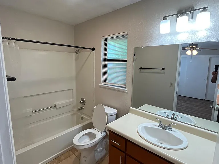 Master Bedroom Bathroom