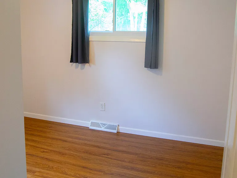 6562 Center St — Photo 8