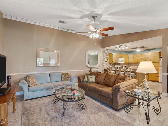 4th image of 5611 Foxlake Dr #B