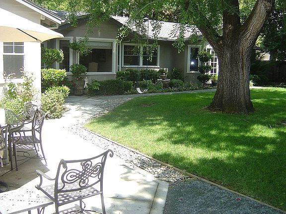 2 swings for the kids!