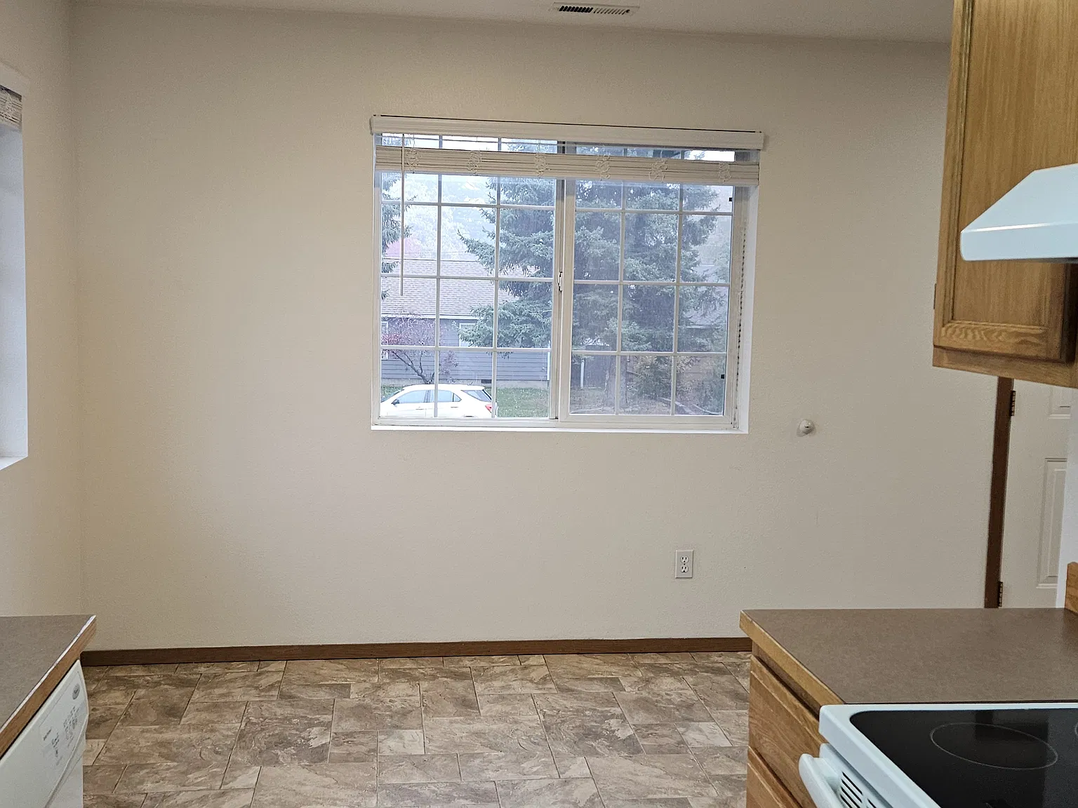 3 bed, 1000 sqft, $1,650 — Photo 3