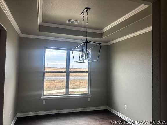 3rd image of 180 Sunset Cv