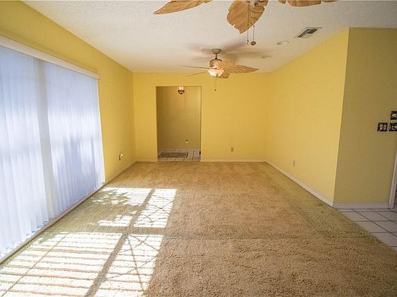 5th image of 225 W Cumberland Cir