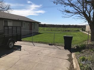 300 NW 13th St APT B, Hermiston, OR 97838