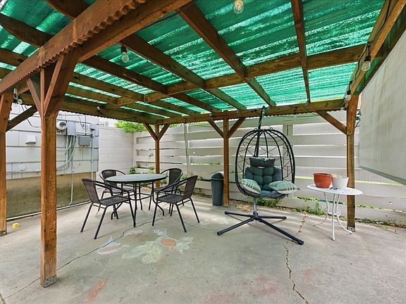 3rd image of 1905 S Harrison Blvd E
