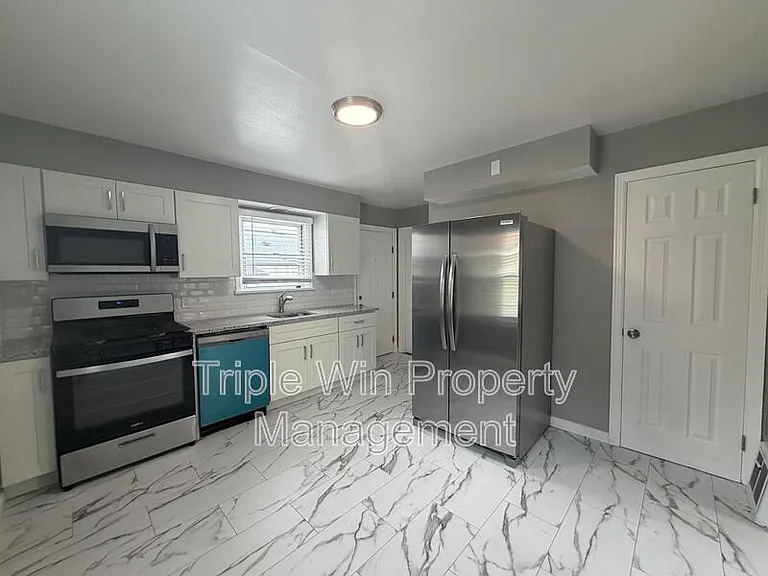 3349 Marmary Ln — Photo 11
