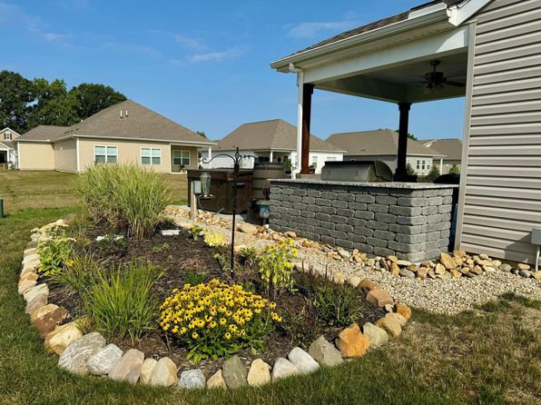299 Mannaseh Dr W, Granville, OH 43023