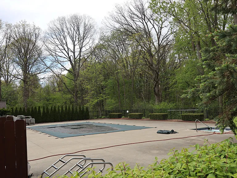 4580 Berkshire Dr — Photo 35