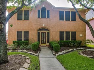 2711 Maple Ln, Pearland, TX 77584
