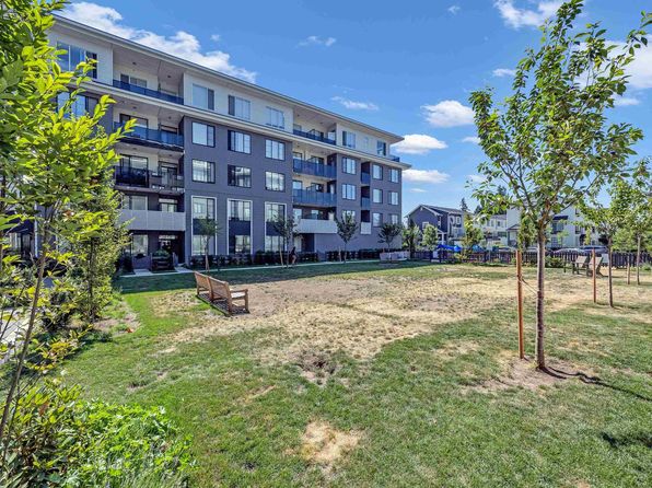 2 bedroom rental in Surrey — photo 7