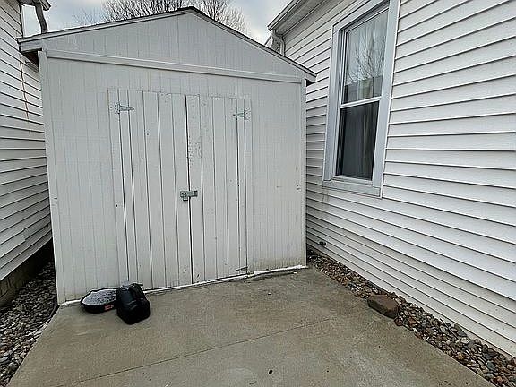 2nd image of 808 E 8th St