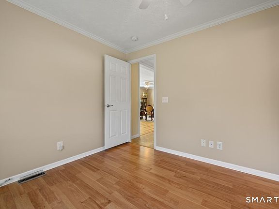 4th image of 20 Oak Road