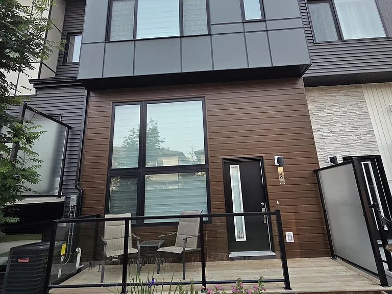 1729 Keene Cres SW — Photo 11