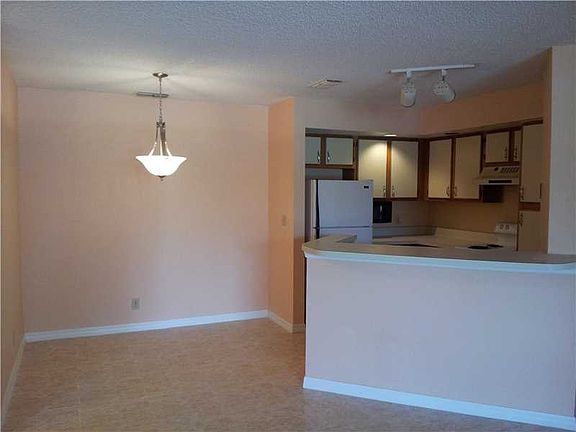4th image of 3310 Pinewalk Dr N APT 1813