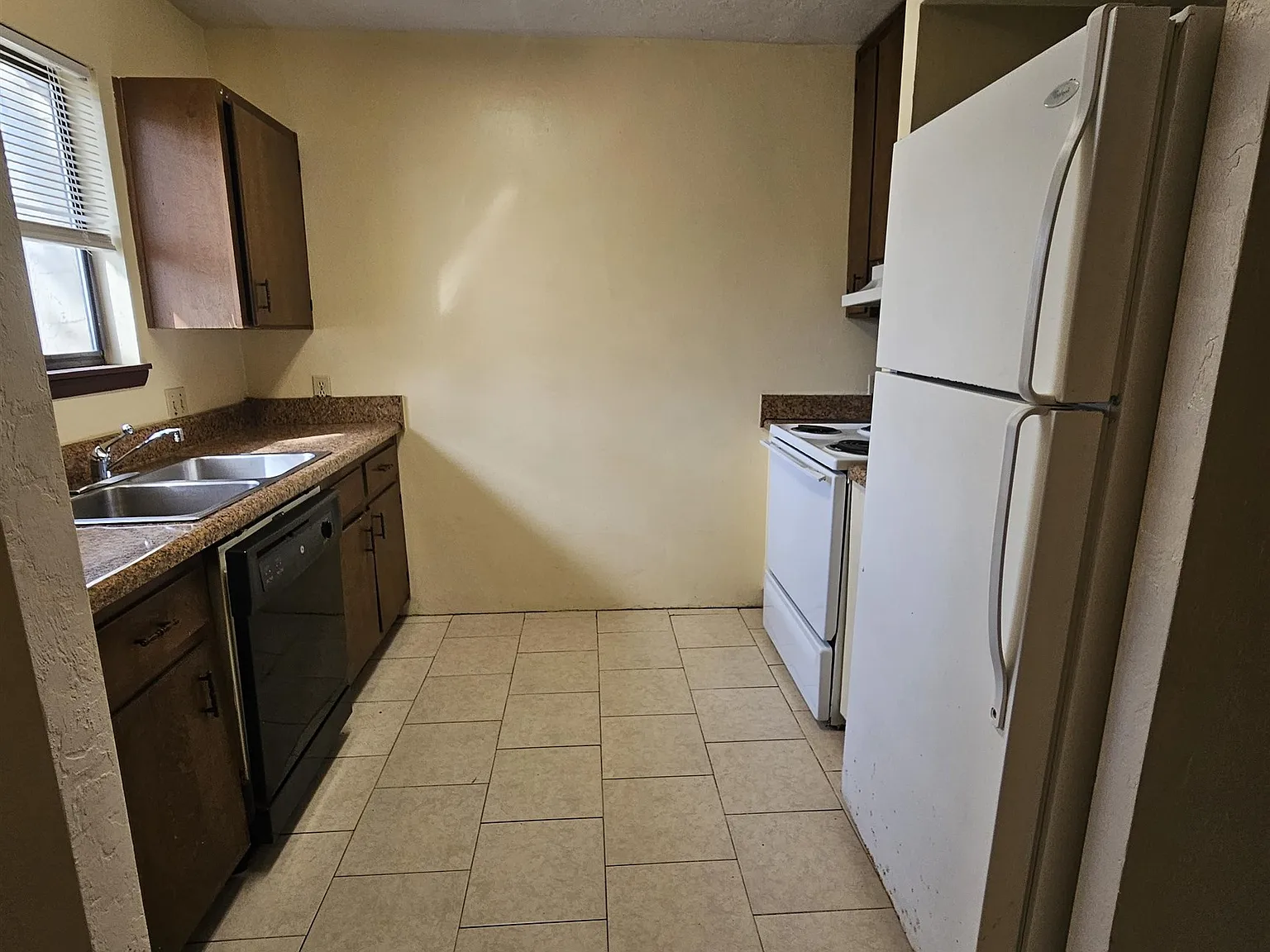 2 bed, 1.5 bath, 1000 sqft, $1,095 — Photo 4