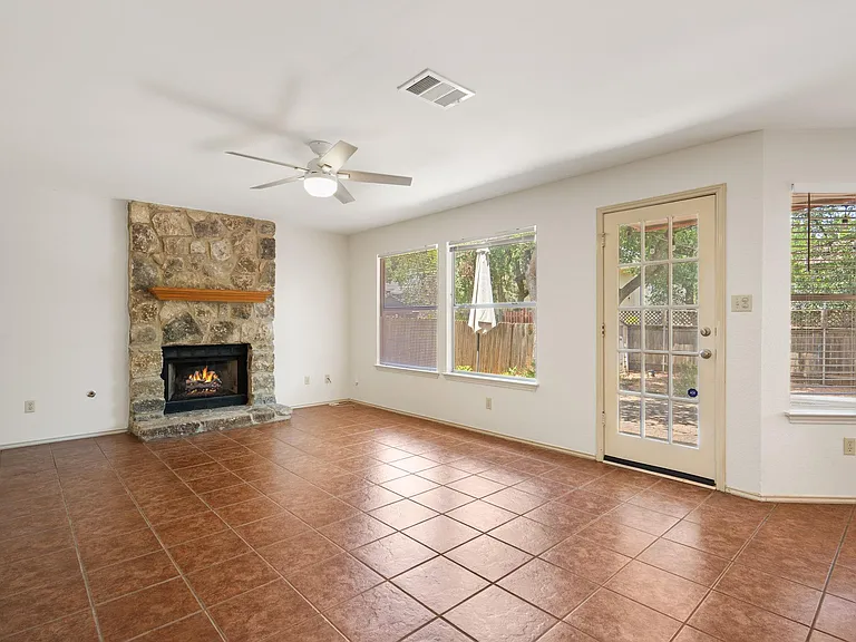 1901 Lobelia Dr — Photo 10