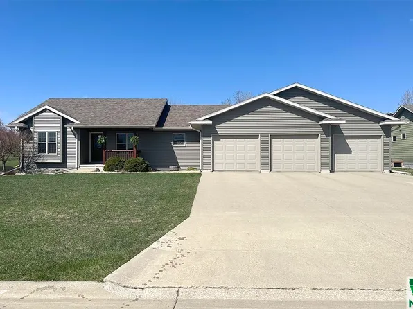 1485 6th Avenue Cir SE, Sioux Center, IA 51250