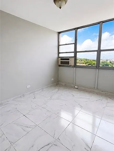 368 Cond Crystal — Photo 10