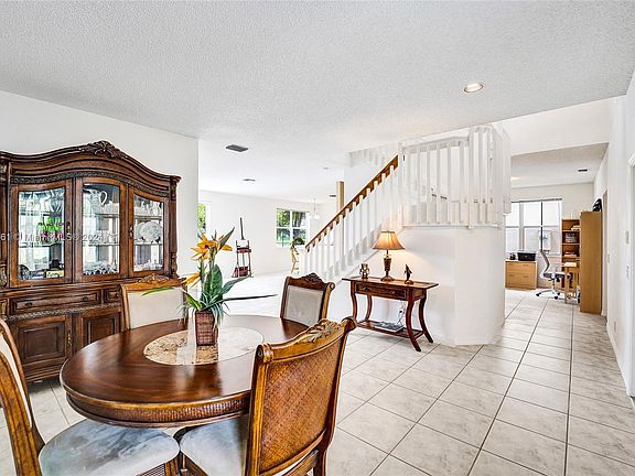 5th image of 689 Vista Meadows Dr