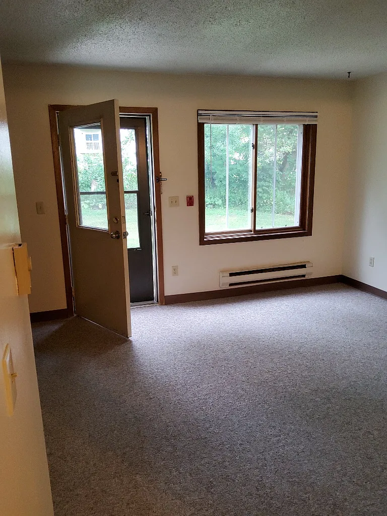 2 bed, 1.5 bath, $696 — Photo 2